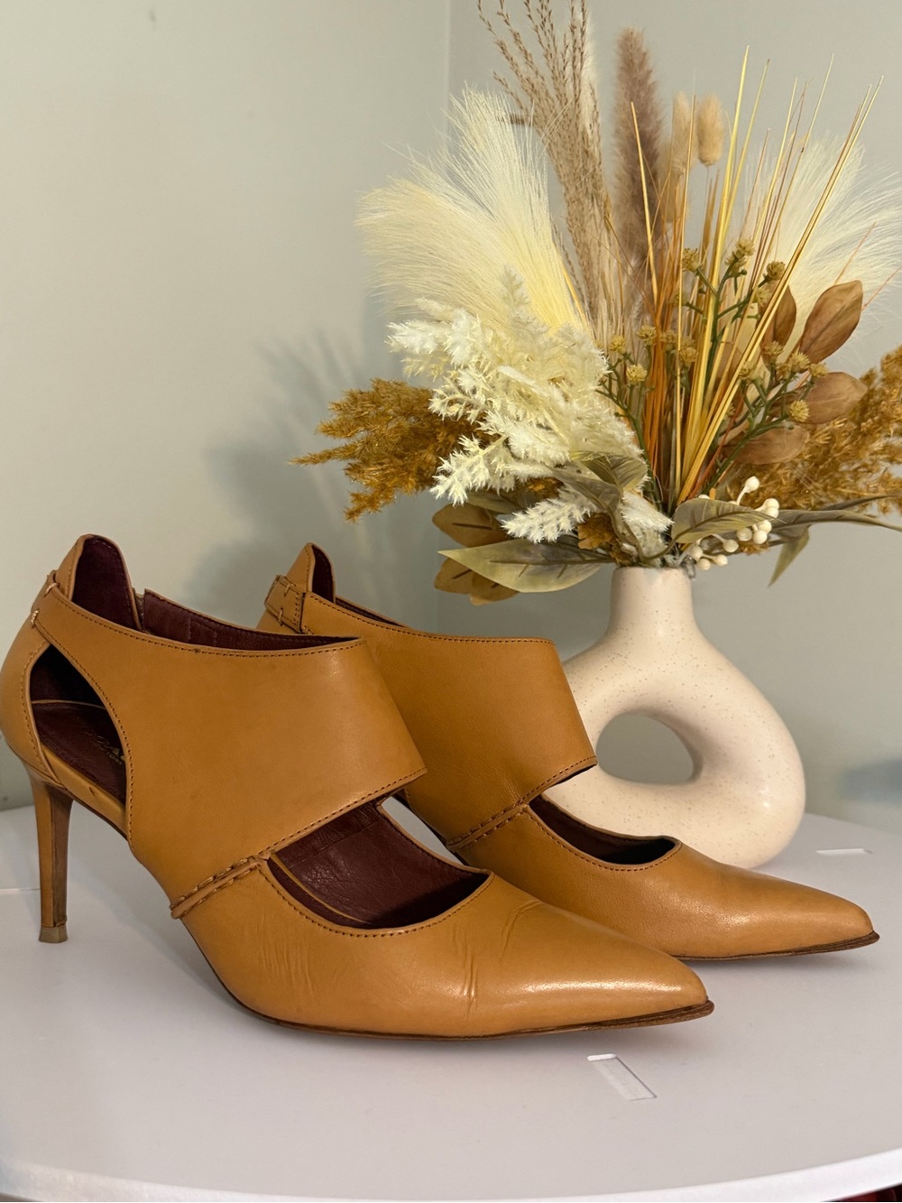 Coach Vanda Pumps Camel Leather Pointed-Toe Cutout Heels Size 9.5